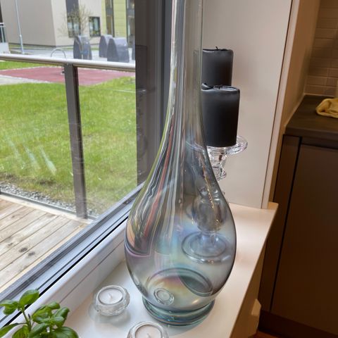 Vase laget av resirkulert glass