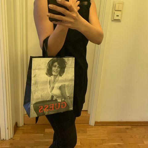 GUESS Bag Tote bag, Sofia Loren bilde.❤️Gavetips 🎁