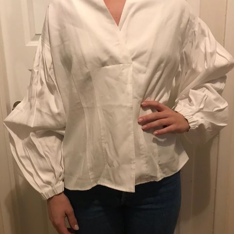 Ny viskosebluse i offwhite -reservert