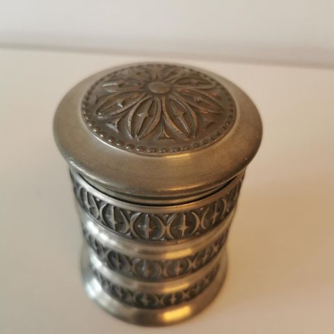 Beholder i tinn, Pewter Haugrud Norway