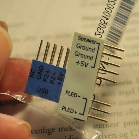 Front-panel-pins tilkobling til hovedkort