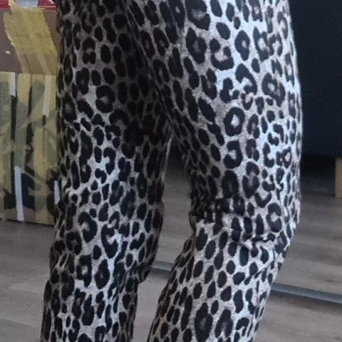 Ny Michael Kors crop leopard bukse i str xs