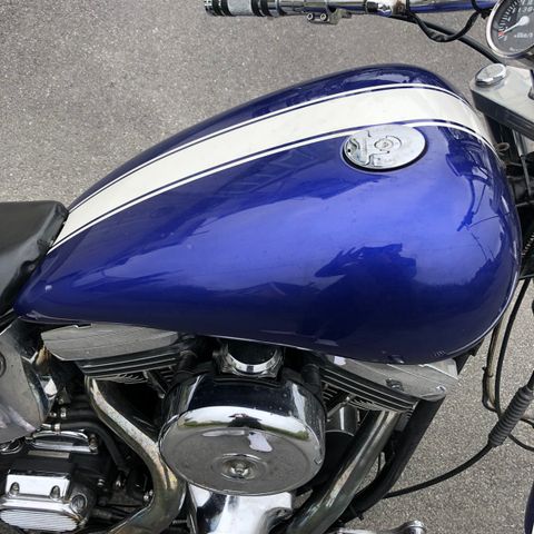 Harley softail Stretchtank, skjermer og LePera sete