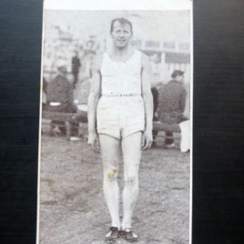 Conrad Hauge Torodd 110 meter hekk friidrett sigarettkort 1930 Tiedemanns Tobak