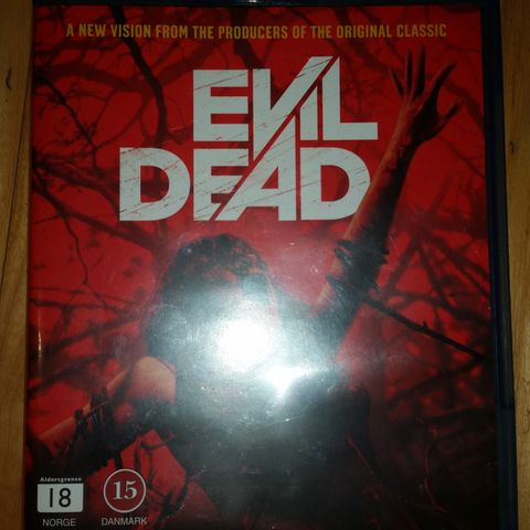 Evil Dead. Blu Ray. ( Jane Levy, Bruce Campbell, Shiloh Fernandez m/flere