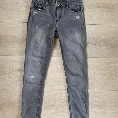 Grå jeans fra Zara. Ikke brukt, Ny. Stretch. Slimfit. Str 36.