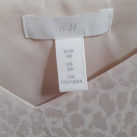 Topp/ singlet i polyester  størrelse 48