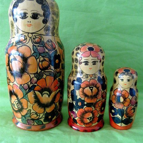 Russisk Folk Kunst Matreshka  3 stk kr 1000,-