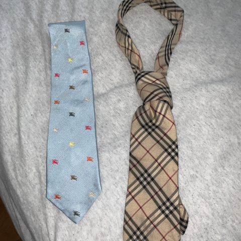 2 Burberry slips for gutt (barn)