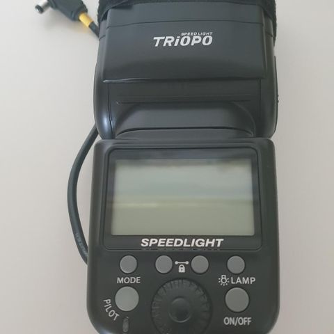 Triopo RT-850 blitz flashlight