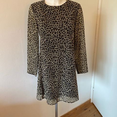 Mango kjole leopard print mønster