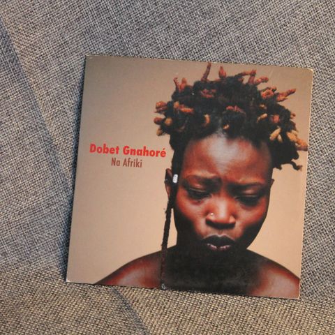 Dobet Gnahorè, Na Afriki (cd)    (829)