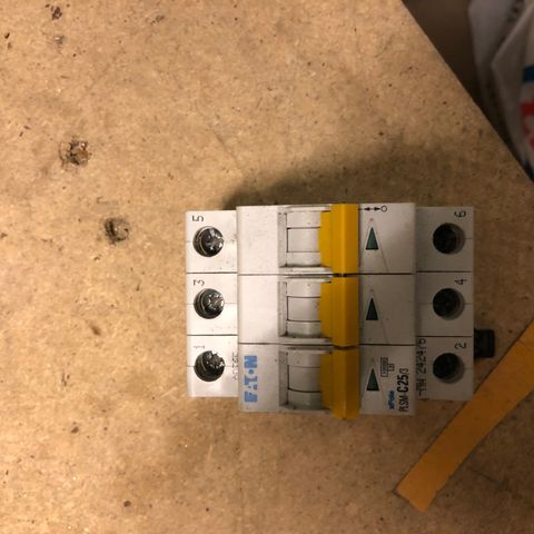 Eaton 3 fas 25 amp