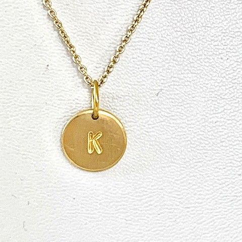 Jane Koenig halskjede og anheng bokstav "K"