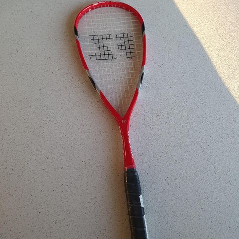 Ubrukt squash racket