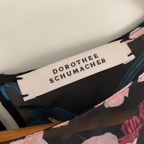 Silkebluse fra Dorothee Schumacher