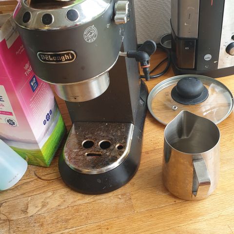 DeLonghi espressomaskin med utstyr selges
