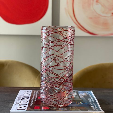 Dekorativ vase i kunstglass selges!