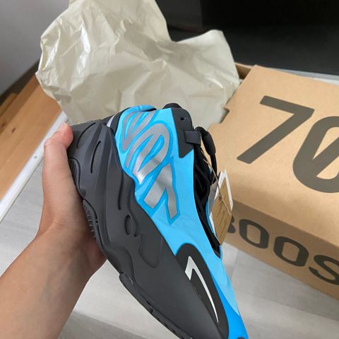 BILLIG yeezy Bright Cyan 700 38 2/3