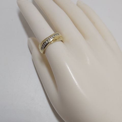 klassisk vakker gull ring,  585 (14k)  12 vakre stener, gullring