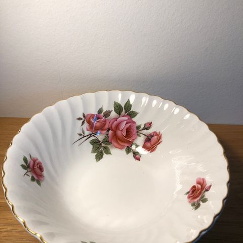 Johnson Brothers engelsk porselen Lynmere skål, Regency form. Fra 1940, rose.k