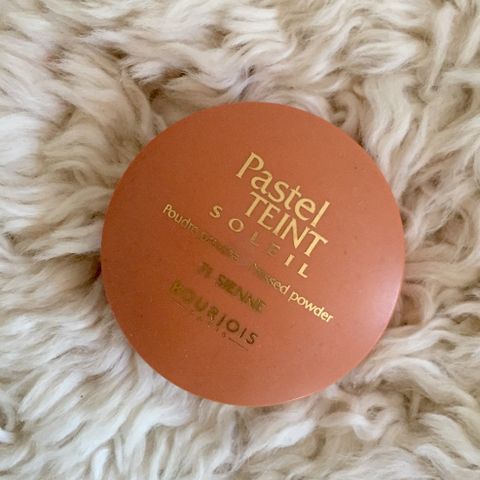 Nytt Bourjois Pastel Teint Pressed Powder - farge 71 Sienne - solpudder