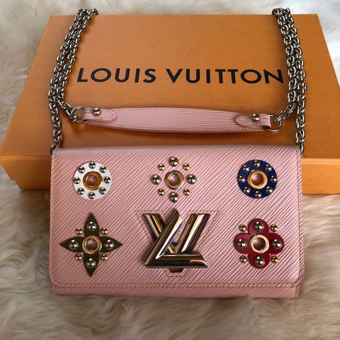 Limited. Louis Vuitton veske Twist chain wallet