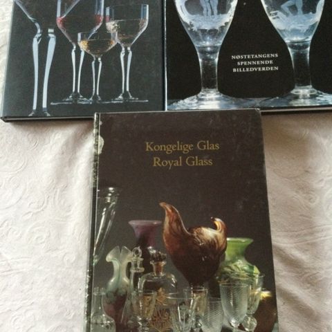 Pent brukte bøker om glass , boken om en samling norske glass er solgt 