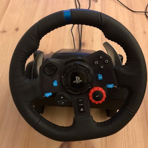 Logitech g29 ratt og pedaler