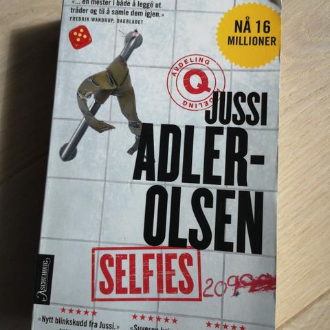 Selfies av Jussi Adler-Olsen