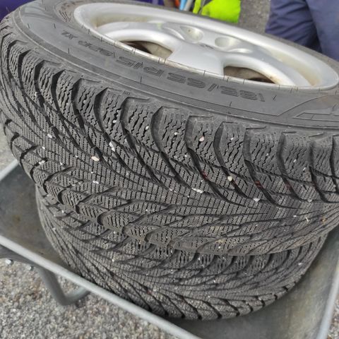 2 Dekk/felger/hjul LITE BRUKT 185/65R15 92R