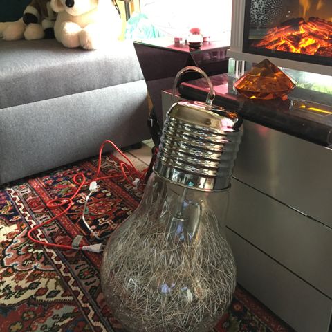 NY stor design takk lampe selges rimelig  500 k , ny pris 1800 kroner .
