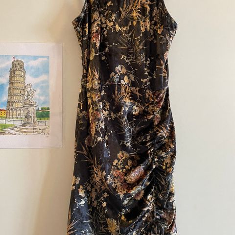 Velvet bodycon kjole i Str.36, ubrukt, 200kr