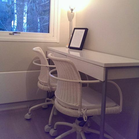Praktisk og pent brukt skrivebord/Konsollbord og kontorstol