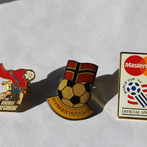 Flotte pins fra fotball VM 1994 i USA.