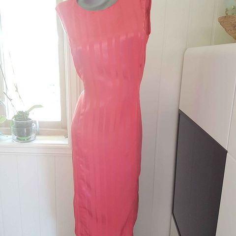 Elegant kjole, ferge rose,str 40, som ny