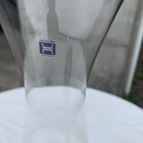 Vase fra Hadeland glassverk selges