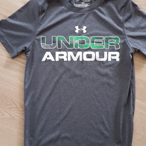 Under Armour T-shirt str. 10-11 år