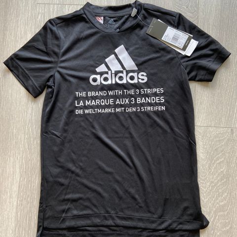 Adidas barne topp (Str 140) (helt ny)