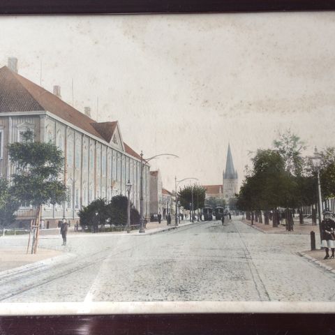 Gammelt håndkolorert fotografi fra Trondheim