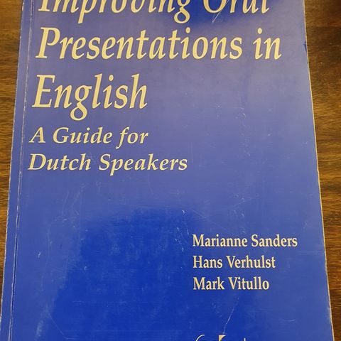 Improving Oral Presentations in English.  A guide for Dutch speakers.