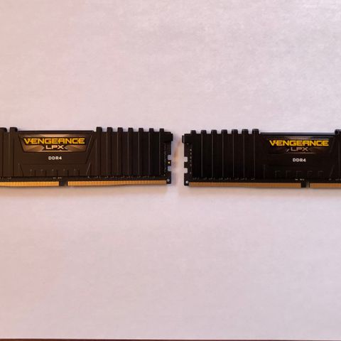 Corsair Vengeance LPX 2x4GB RAM Selges