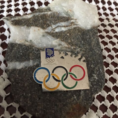 Lillehammer 1994.  OL pins på stein