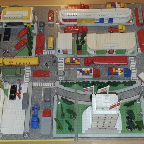 LEGO 810 Town Plan plate, bygnings sett, bil modeller fra 50/60 tallet. Opel, VW