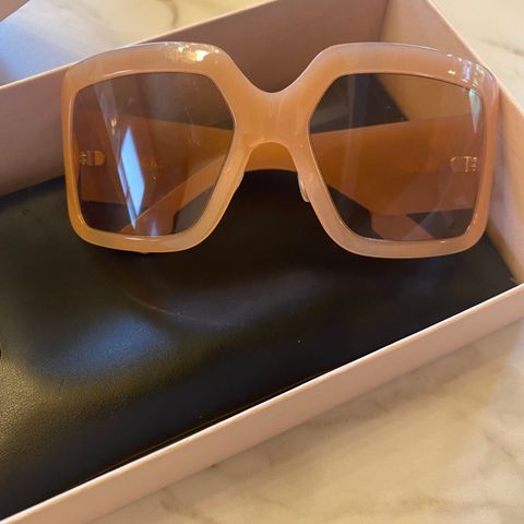 Dior solbriller SoLight nude