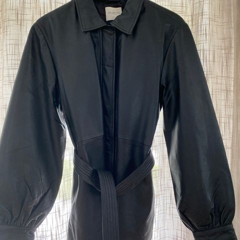 Ny skinnjakke / skinnskjorte fra Selected femme: perfekt jakke nå til våren