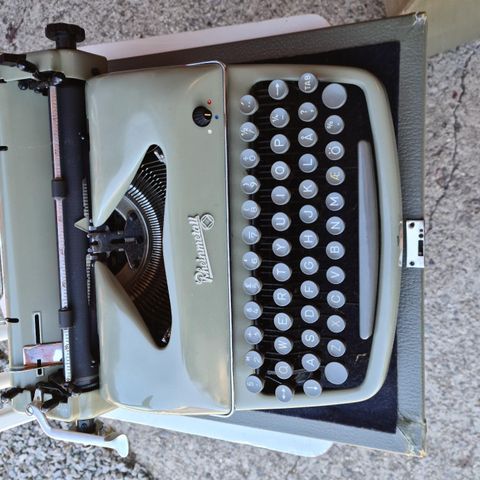 Rheinmetall  Skrivemaskin med koffert