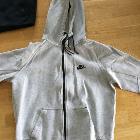 Nike jakke og bukse grå alt 600kr