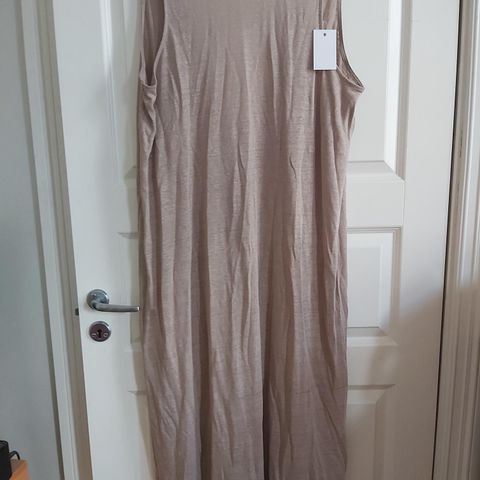 100% LINEN. Flott kjole. MAXI. Mørk beige. H&M.