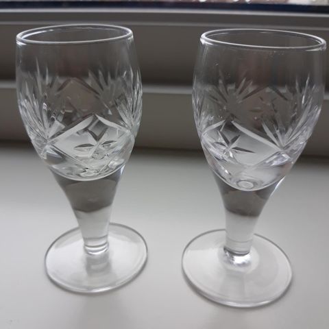 Finn drammeglass ,Hadeland.